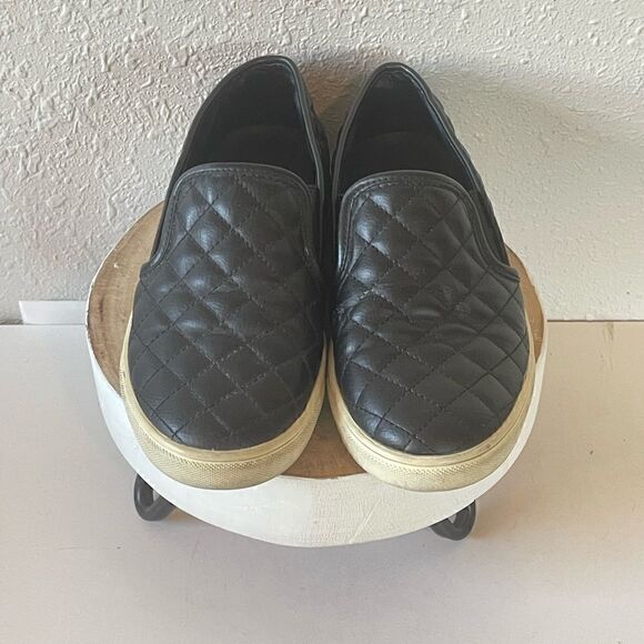Used Steve Madden Womens Black Ecentrcq Quilted Slip-On Sneaker Size 6M - Picture 4 of 7